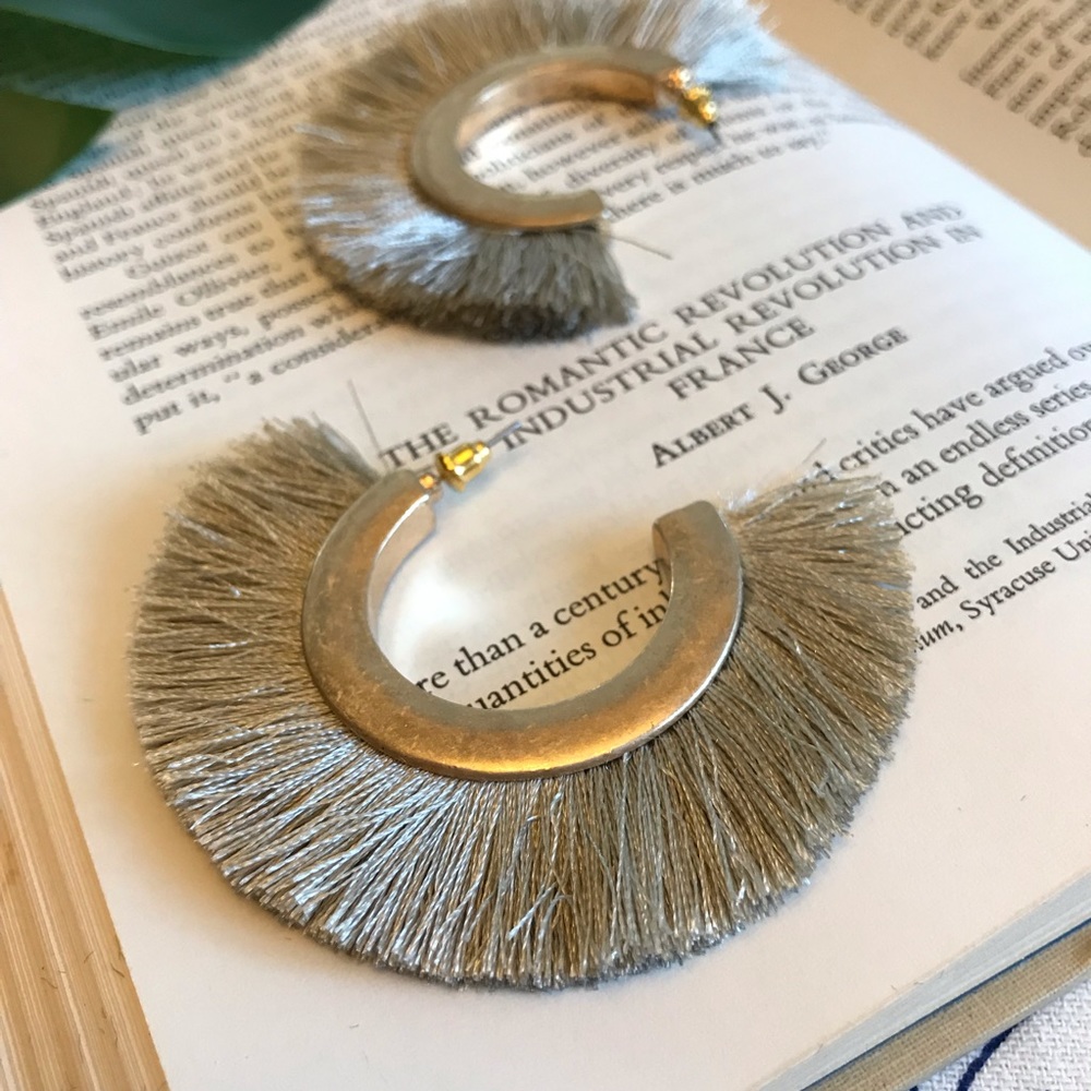 “Celia” Open hoop Cotton tassel earrings taupe - Picture 3 of 4